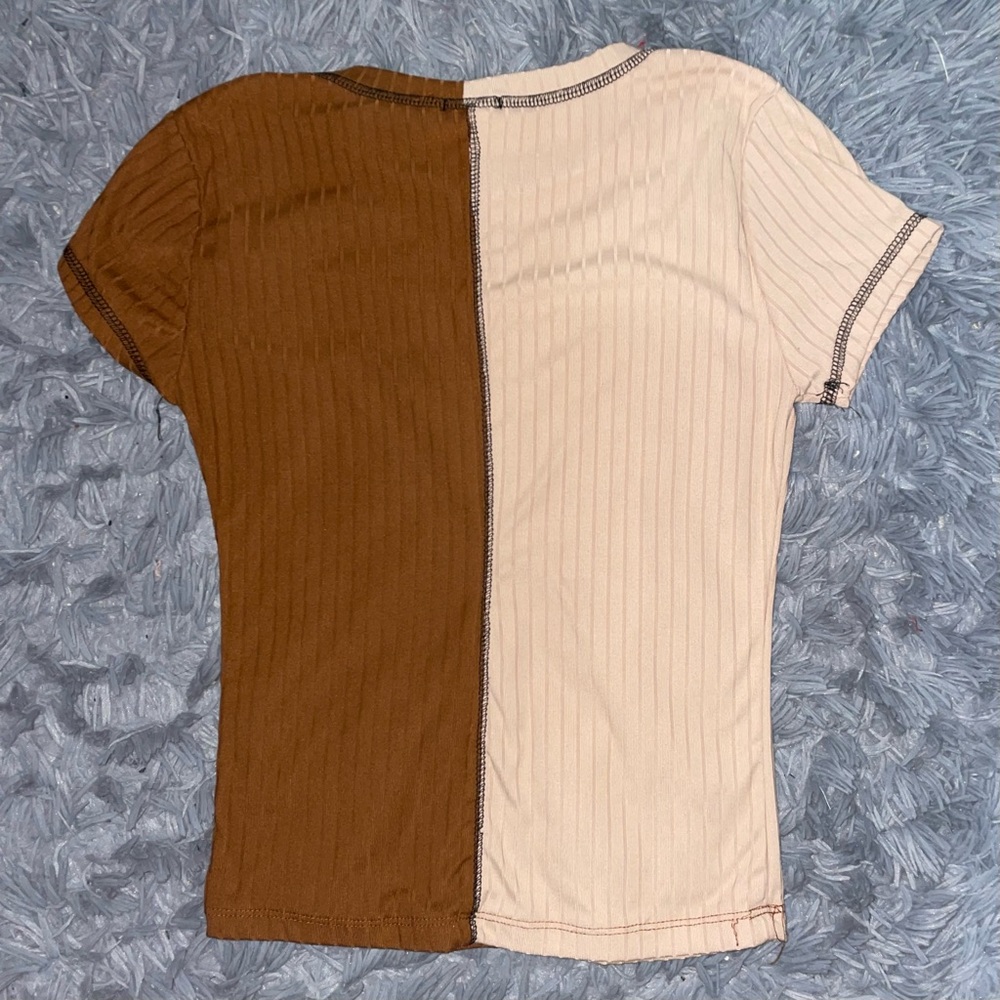 Color-Block Crop Top - Picture 2 of 4